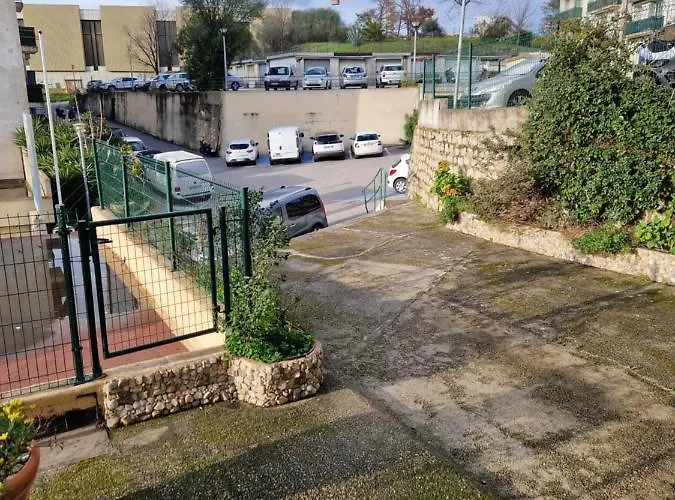 Proche Centre-ville Parking Gratuit Аяччо