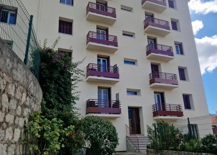 Proche Centre-ville Parking Gratuit